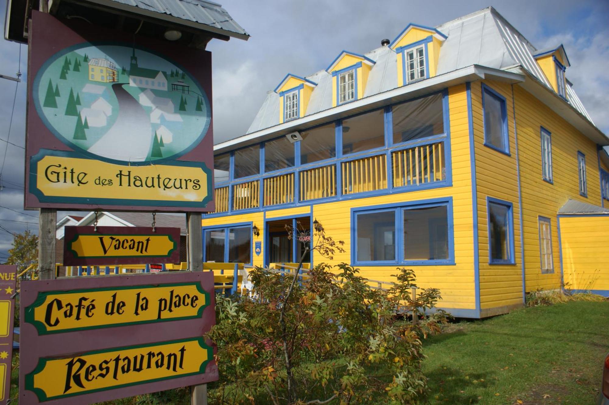 Gite Des Hauteurs Et Cafe De La Place Saint Zenon Exteriör bild